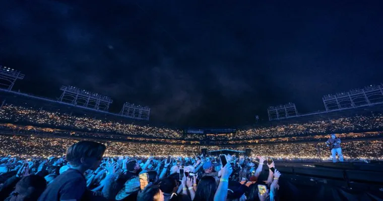 Morgan Wallen concert enjoying fans